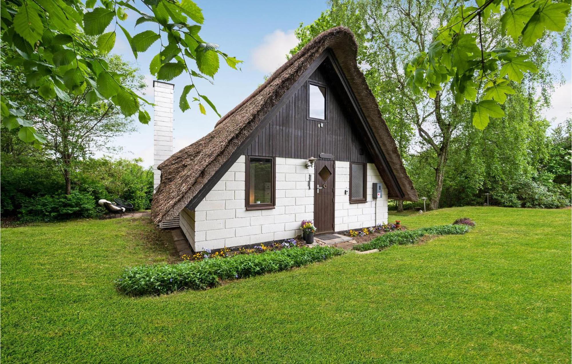 Stunning Home In Logstrup With Kitchen Exterior foto